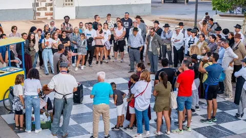 ESCAPE ROOM-PUBICO EN CIRCULO-PLAZA DEMOCRATAS-0624