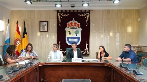 Firma del convenio en La Oliva