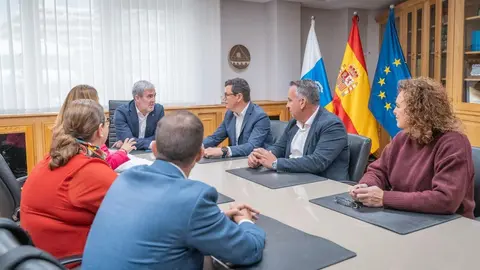 El Gobierno, el Cabildo de Fuerteventura y los ayuntamientos acuerdan iniciar una ronda de encuentros con vecinos y vecinas para explicarles la hoja de ruta en torno al proyecto Cuchillete-Matas Blancas