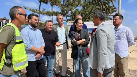 De León, con las autoridades locales