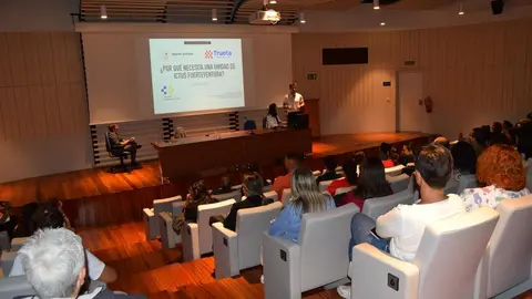 Momento de la ponencia sobre ictus