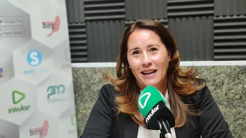 lola Garc&iacute;a de frente