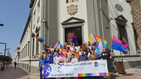 Banderas LGTBiQ+ lucen en el Cabildo de Fuerteventura