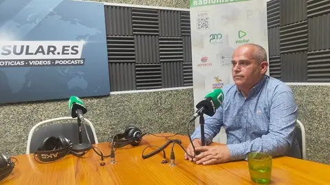 Tomás Pérez de lado
