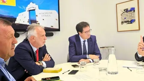 Matías Peña con Oscar López y Ángel Víctor Torres