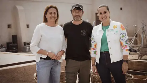 Lola Garc&iacute;a y Nereida Calero con Rodrigo Sorogoyen