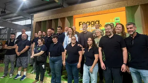 Las autoridades con los representantes de ADISFUER