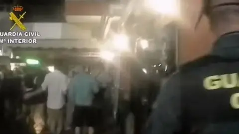 La Guardia Civil investiga a dos personas por presunto tráfico de cocaína en una zona de ocio de Corralejo