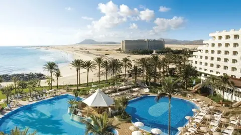 Riu “cumple” con el Ministerio y procede a demoler varias instancias del Hotel Tres Islas en las Dunas de Corralejo