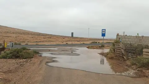 Los vecinos de Tefía denuncian 16 días sin agua