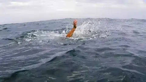 Fallece una mujer tras ser rescatada del mar con signos de ahogamiento en Fuerteventura