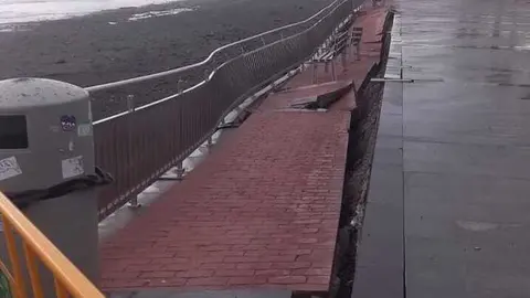 La borrasca causa estragos en la avenida de Tarajalejo, una de las zonas más castigadas por Therese