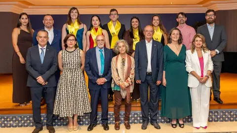 El Colegio de Médicos homenajea en Fuerteventura a profesionales con 50 y 25 años de trayectoria