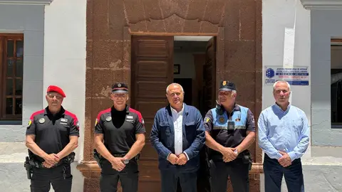 El alcalde de Antigua, Juan Cabrera, anuncia la entrada de la Policía Canaria en Caleta de Fuste
