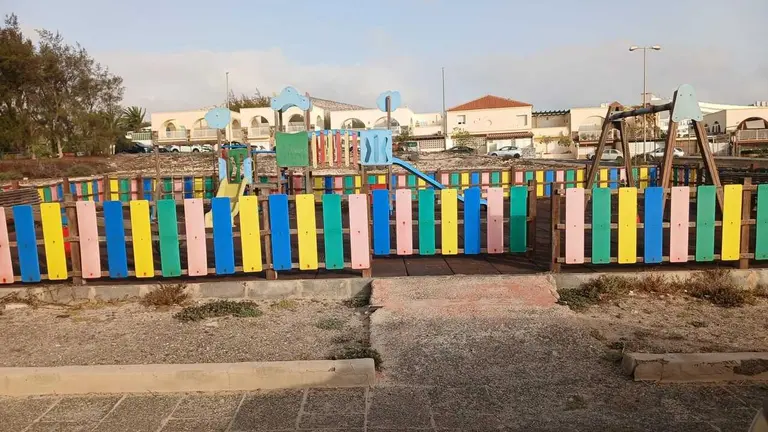 El Ayuntamiento de P&aacute;jara retira varios parques infantiles de Costa Calma por motivos de seguridad