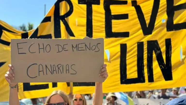 Canarias tiene un límite alerta de que el aumento de la población y el turismo están llevando al "colapso sanitario"