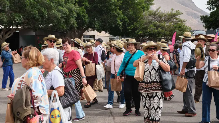700 mayores se reúnen en el tradicional encuentro folclórico de Feaga