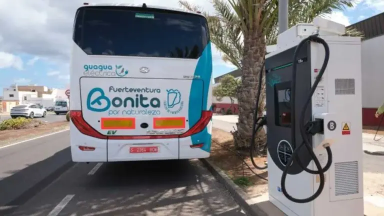 El Cabildo ultima la Línea 3 EXPRESS que unirá Puerto del Rosario, aeropuerto y El Castillo con guaguas eléctricas