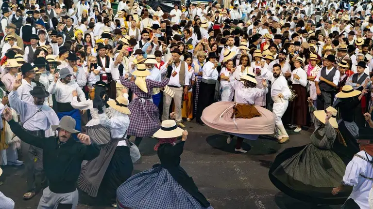 Más de 9.000 personas disfrutan de la tradición y el encuentro en el Gran Baile de Taifas de Fuerteventura