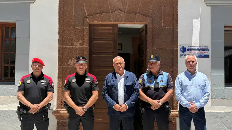 El alcalde de Antigua, Juan Cabrera, anuncia la entrada de la Policía Canaria en Caleta de Fuste