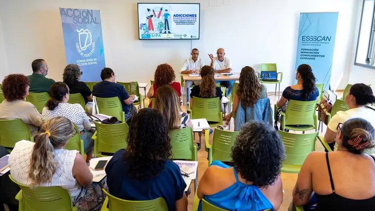 El Cabildo concluye la formación sobre vapeadores y bebidas energéticas con una jornada práctica para profesionales