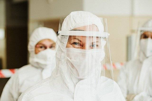 protective-suit-5716753_640