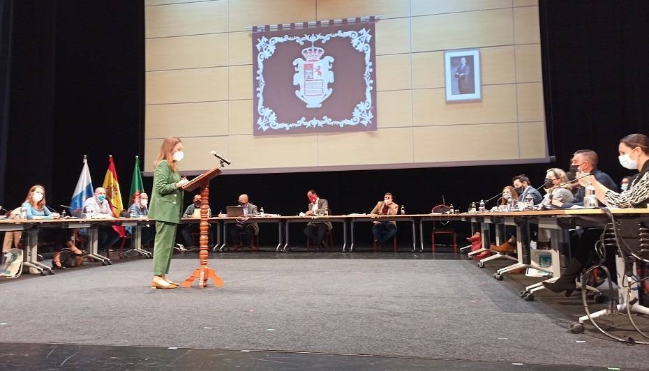 Sandra Dominguez toma posesión como consejera