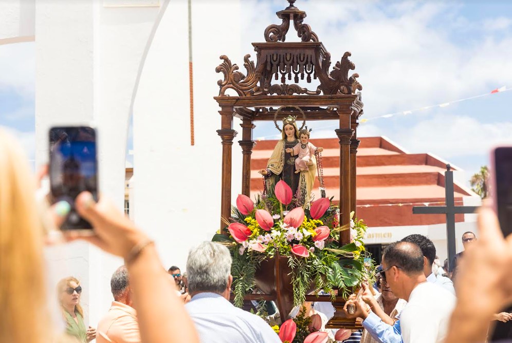 Virgen del Carmen procesión terrestre en Corralejo