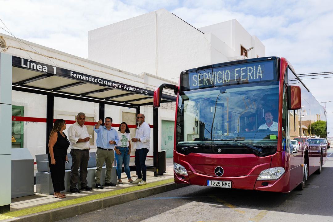 GUAGUA URBANA-RECORRIDOS LINEAS 2 Y 3-AUTORIDADES EN PARADA