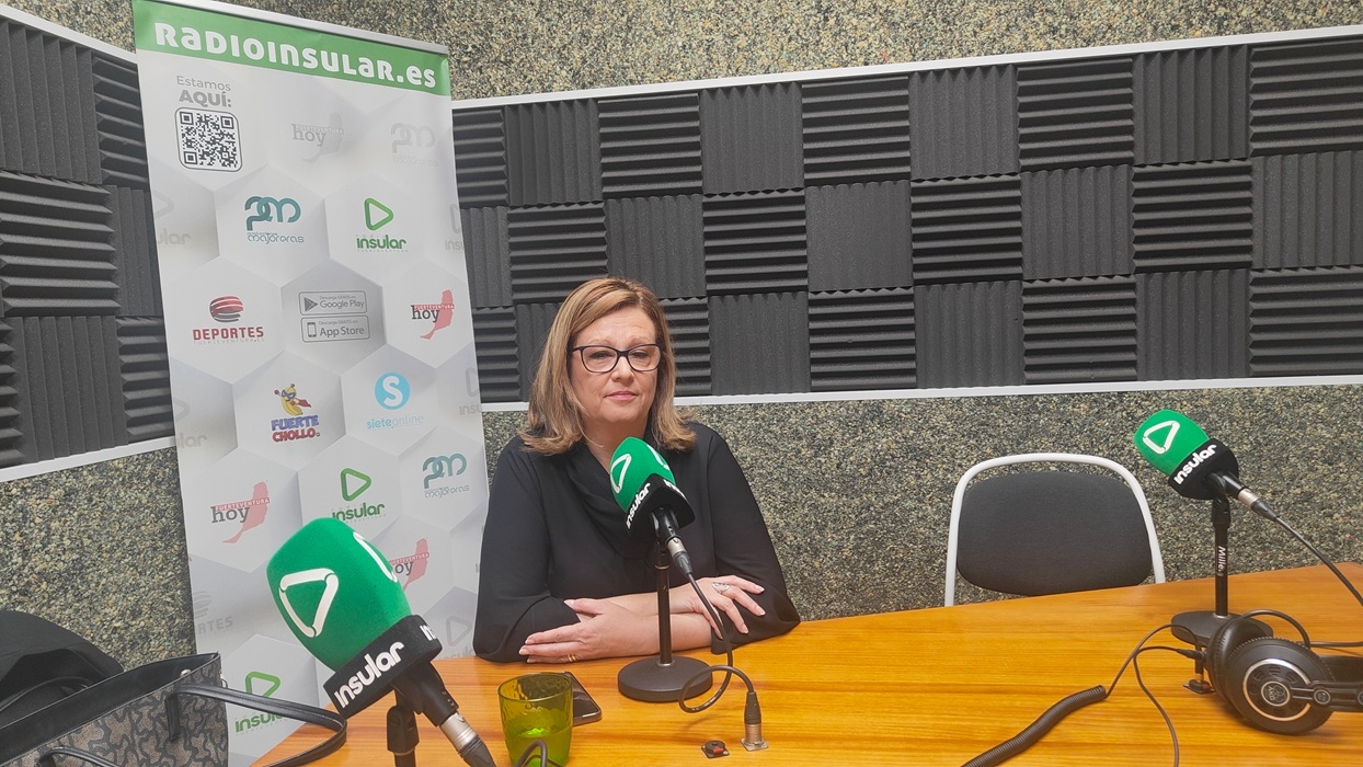 Daniela Plotegher en la radio