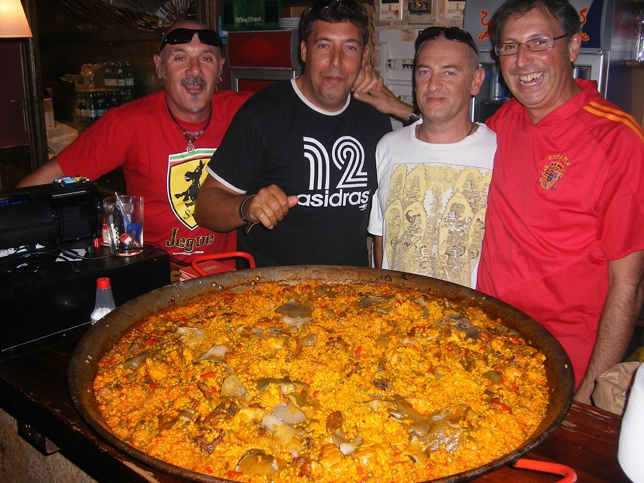 Tony con amigos