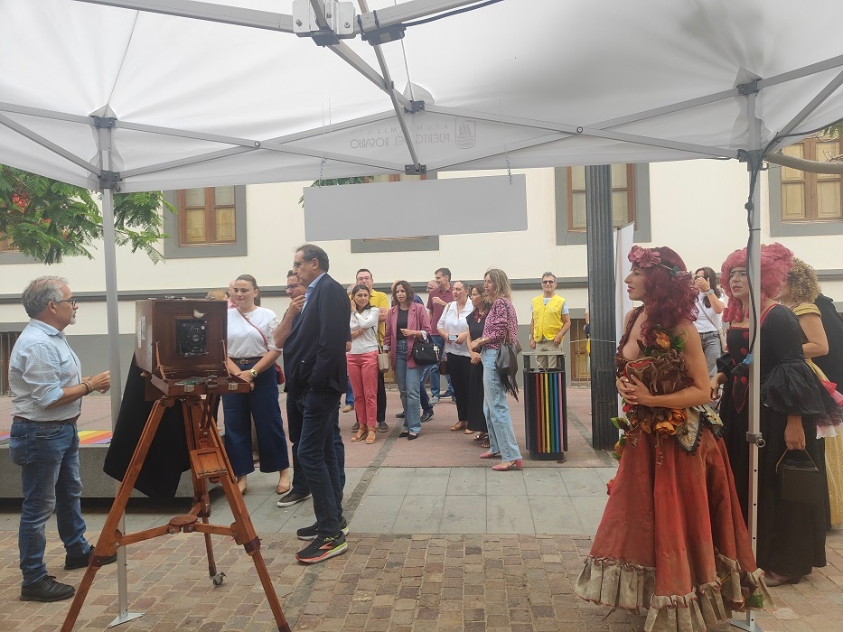 Las autoridades visitan la Feria