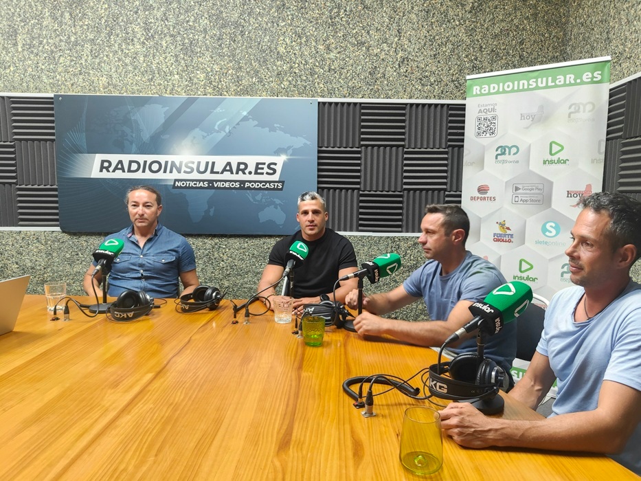 Socorristas en la mesa