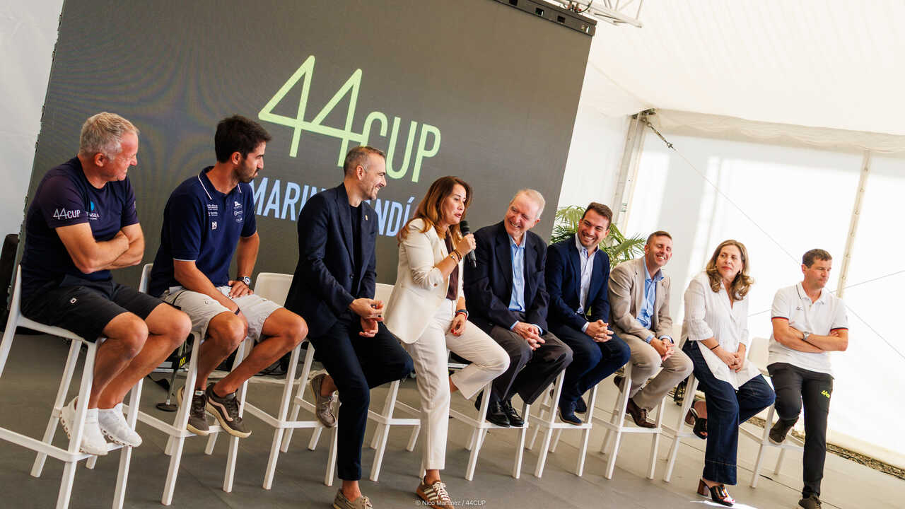 De izquierda a derecha: 
Vasco Vascotto - Táctico Península Racing
Alfredo González - Táctico Lanzarote Calero Sailing Team
Ignacio Solan - CEO Gesprotur
Lola García - Presidenta del Cabildo de Fuerteventura
José Calero - Presidente de Calero Marinas 
Juan Luis López - Director insular de Puertos Canarios
Alejandro Jorge - Alcalde de Pájara
Marlene Figueroa - Consejera de Turismo del Cabildo de Fuerteventura
Bertrand Favre- Director de la clase 44 Cup.