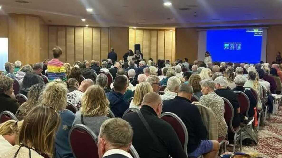 Presentación del informe en El Castillo
