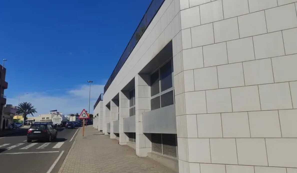 Locales ubicados en los bajos del Centro Comercial Las Rotondas 