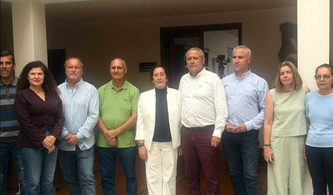 ediles firmantes de la moción en Antigua