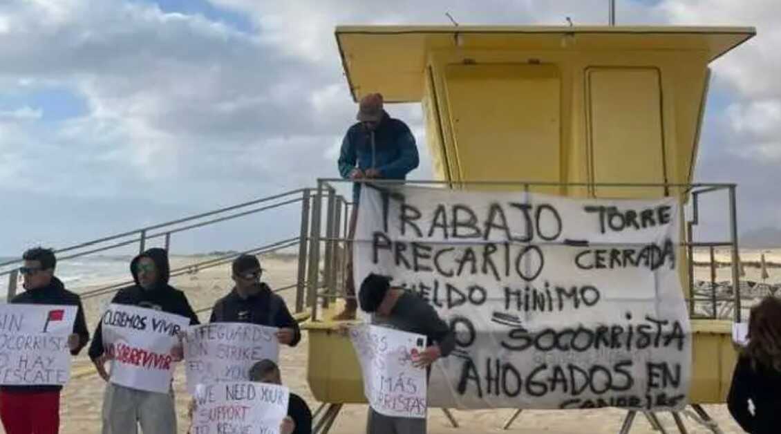 Socorristas en huelga en La Oliva