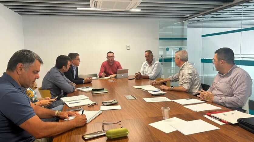 Reunión para la desaladora del sur
